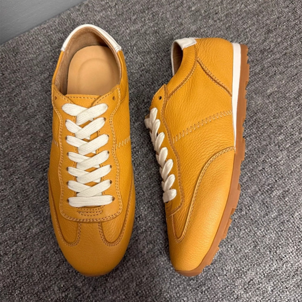 The new leather perforated men's retro training shoes are suitable for light and active wearing needs.