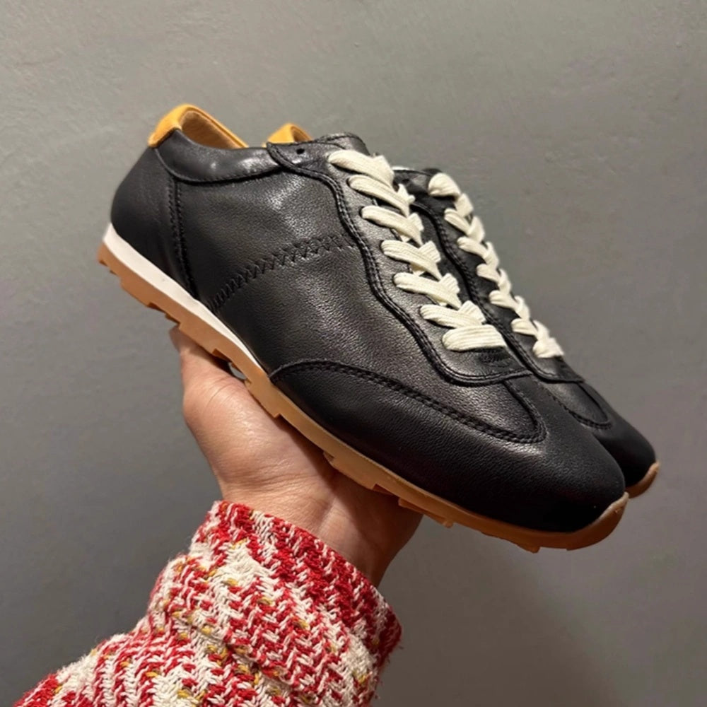 The new leather perforated men's retro training shoes are suitable for light and active wearing needs.