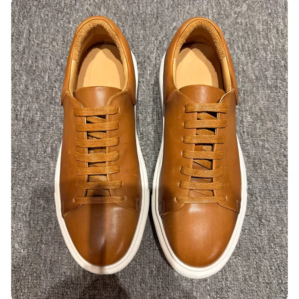 A new trendy casual shoe in a retro style, featuring lightweight and sturdy height-increasing features