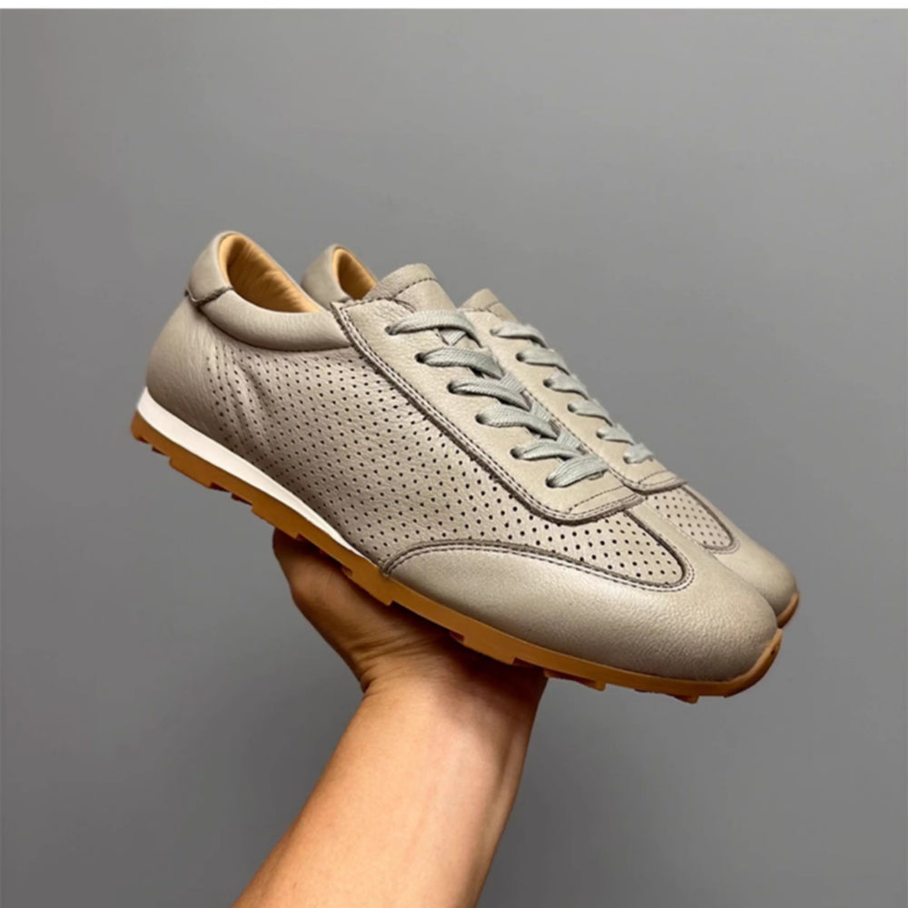 Top-quality genuine leather sports shoes, breathable casual shoes. Soft sole, made of pure leather.