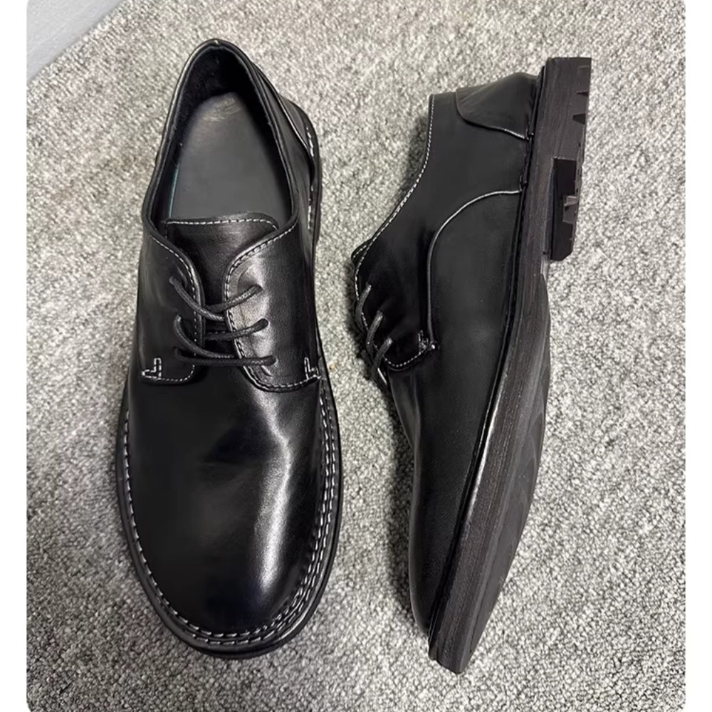 Handmade Derby shoes with leather laces. A casual leather shoe style, with a soft and breathable upper.