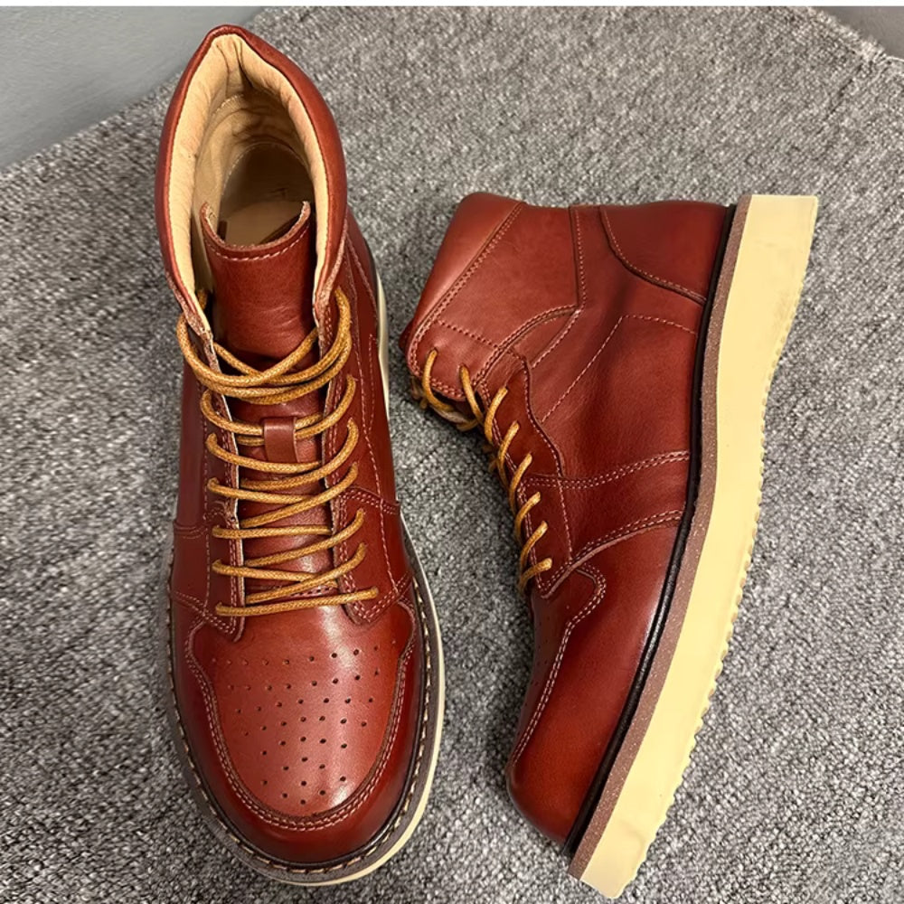 A truly top-quality leather-made retro high-top casual fashion work boots, suitable for men to wear.
