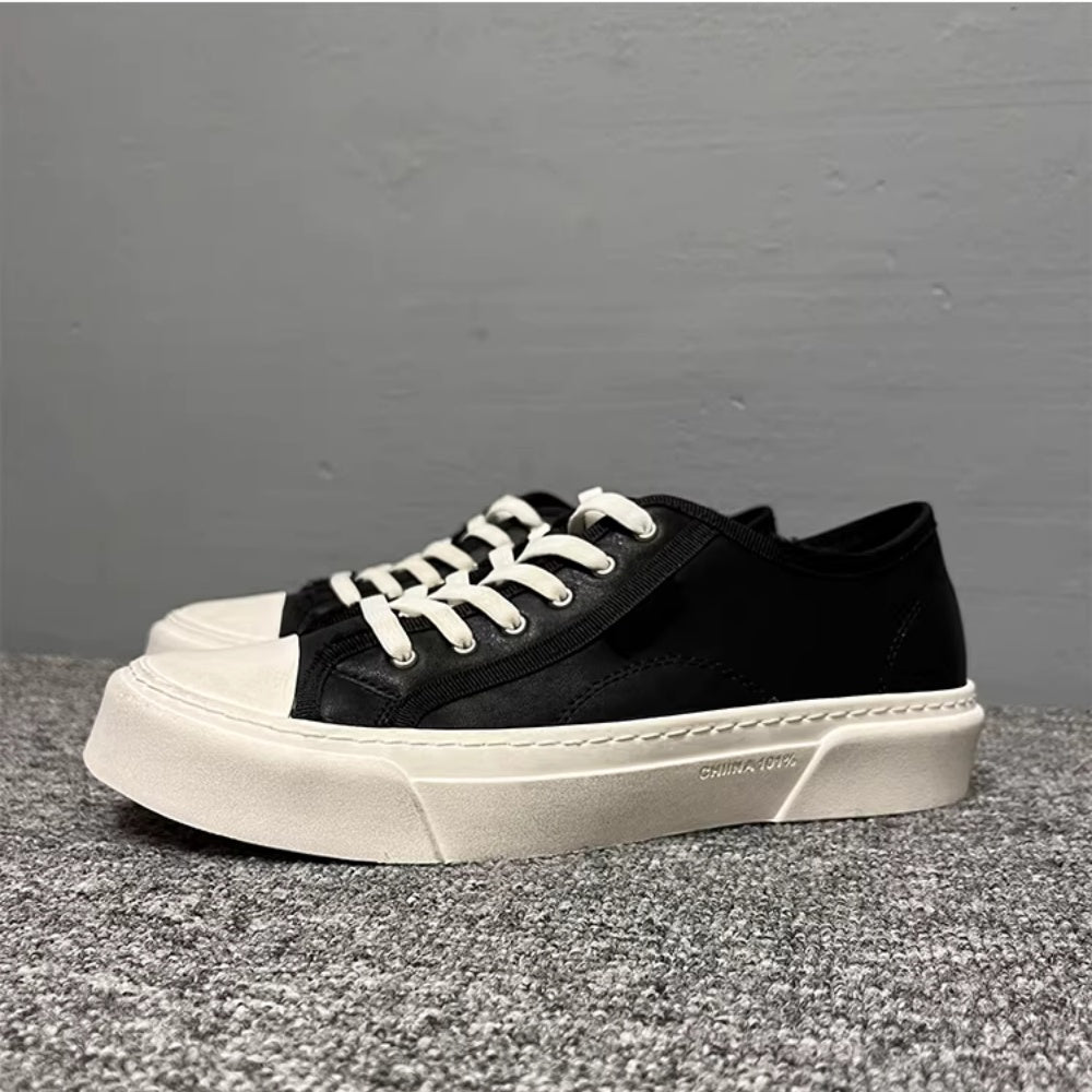 This new model of casual sports shoes features a thick leather sole and a genuine leather upper.