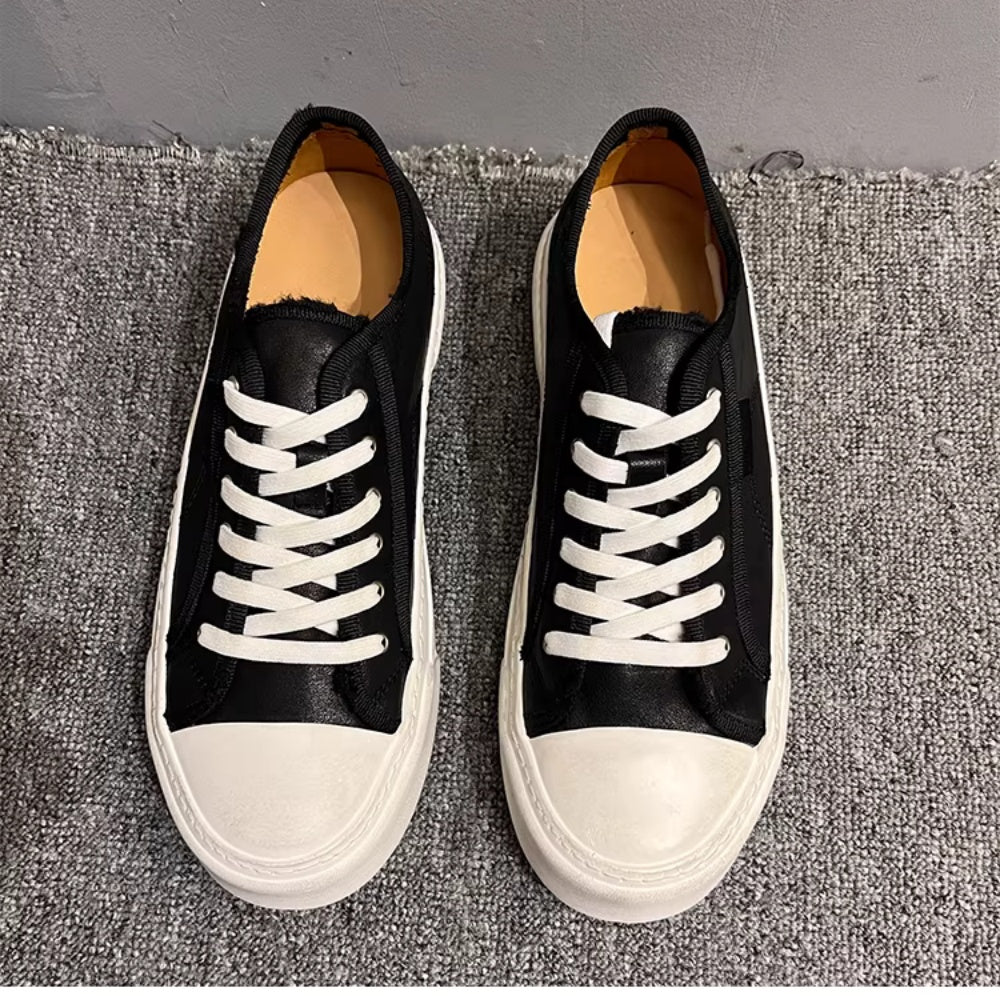 This new model of casual sports shoes features a thick leather sole and a genuine leather upper.