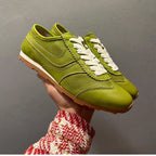 Men's leather perforated breathable shoes, with a retro and casual style, flat sole, men's style shoes