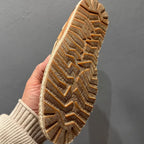 A retro-style handmade casual breathable soft leather canvas shoe. Retro and fashionable fishing shoes.