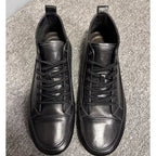 Men's high-top leather shoes are made of soft leather and are suitable for both work and casual wear.