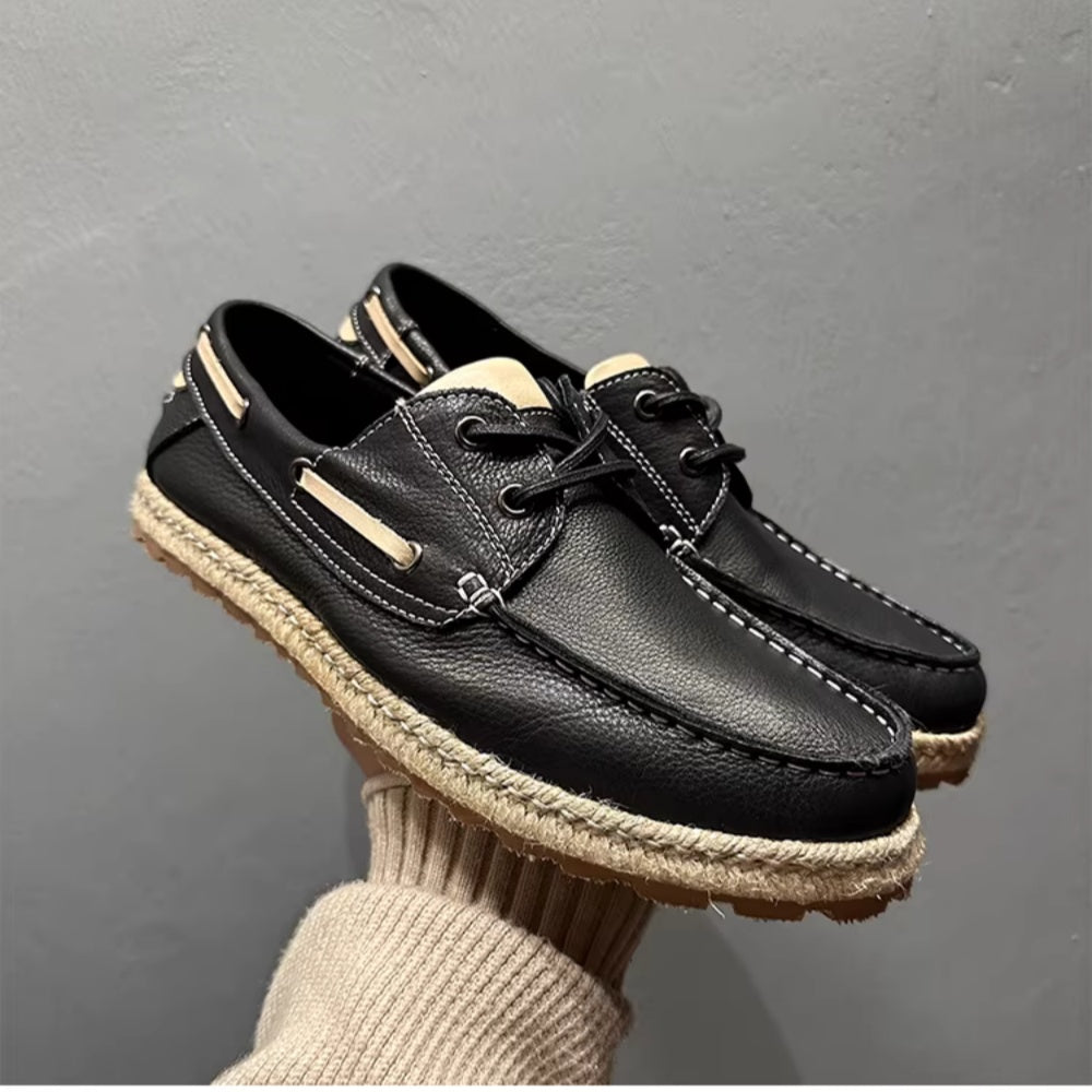 A retro-style handmade casual breathable soft leather canvas shoe. Retro and fashionable fishing shoes.