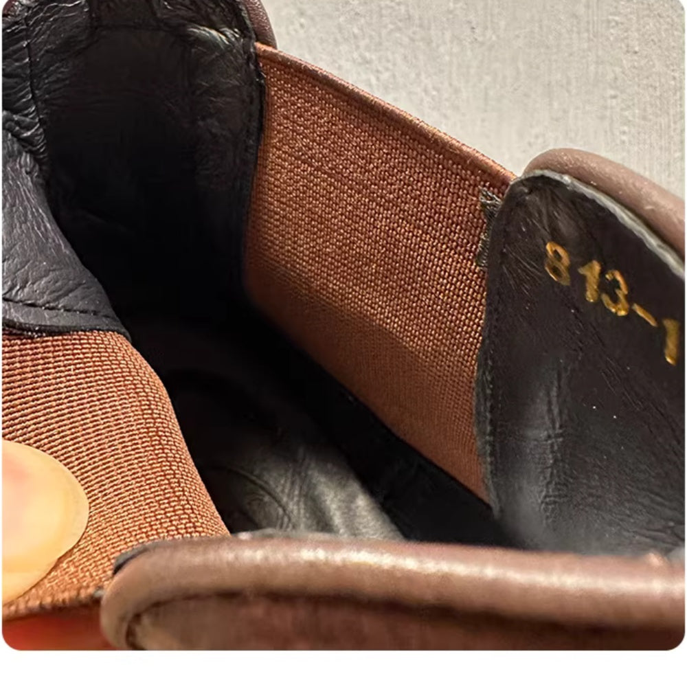 Men's leather Chelsea boots, with thick soles and a fully enclosed upper, a casual high-top style