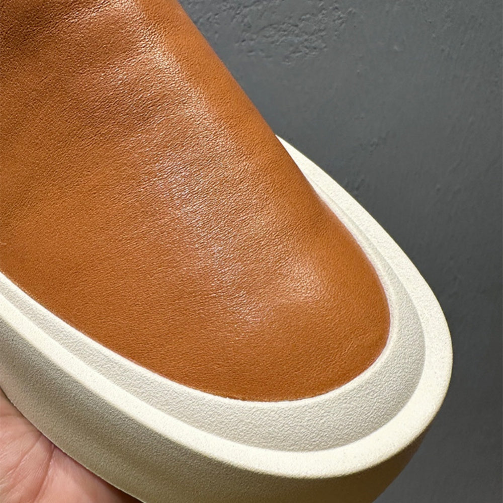 New men's high-quality leather casual loafers. Made of genuine leather. Shoes with a thick sole design.