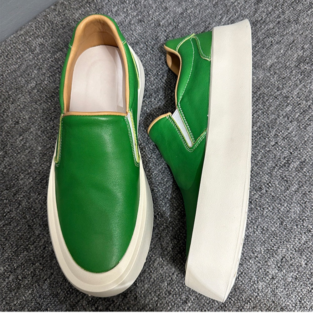 New men's high-quality leather casual loafers. Made of genuine leather. Shoes with a thick sole design.