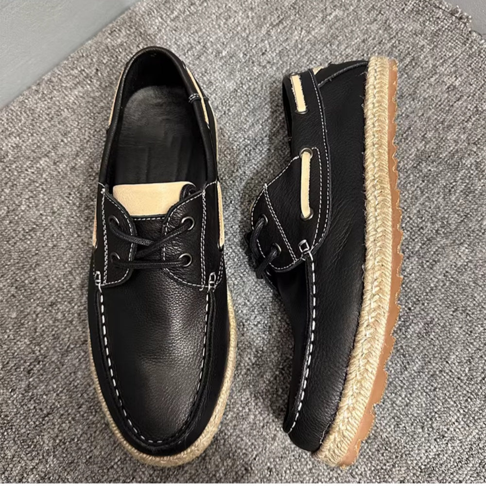 A retro-style handmade casual breathable soft leather canvas shoe. Retro and fashionable fishing shoes.