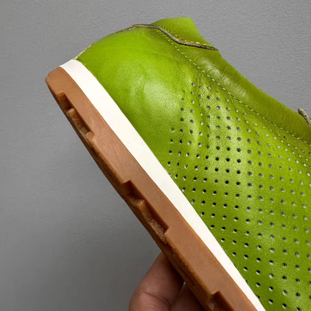 Top-quality genuine leather sports shoes, breathable casual shoes. Soft sole, made of pure leather.