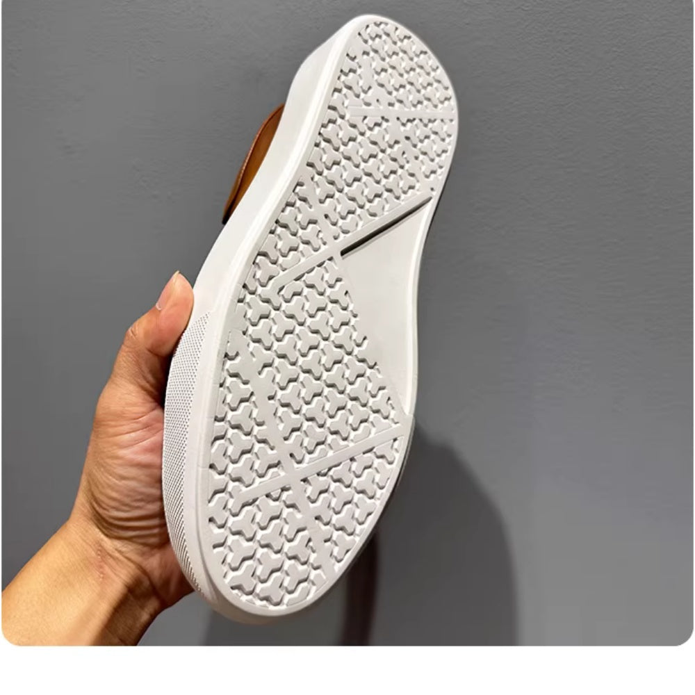 A new trendy casual shoe in a retro style, featuring lightweight and sturdy height-increasing features