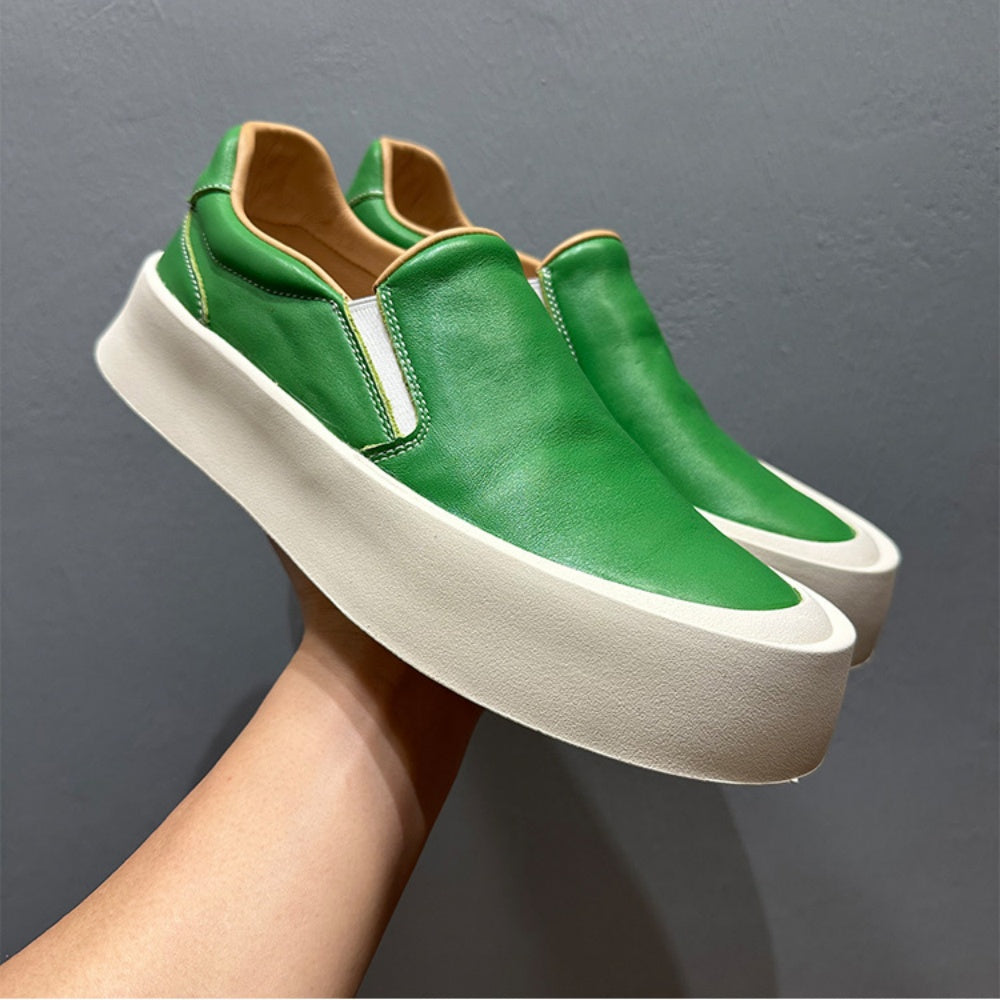 New men's high-quality leather casual loafers. Made of genuine leather. Shoes with a thick sole design.