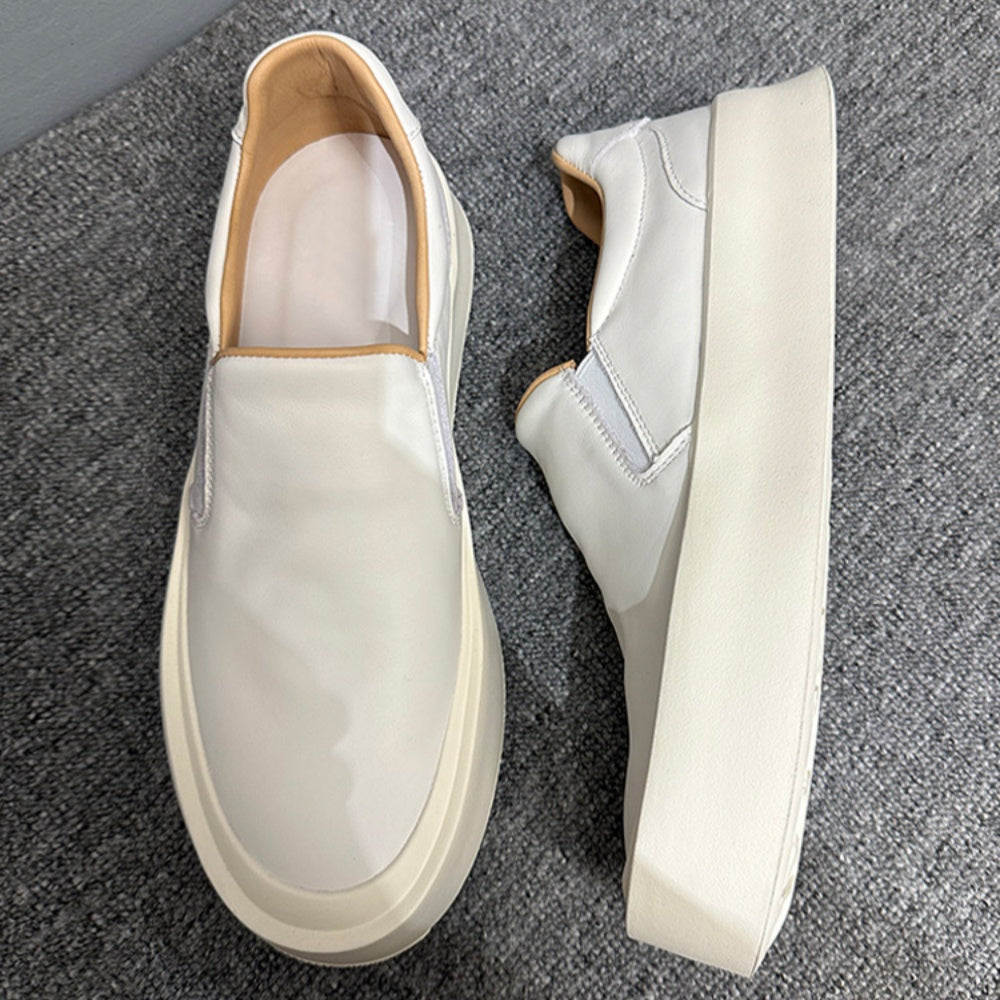 New men's high-quality leather casual loafers. Made of genuine leather. Shoes with a thick sole design.