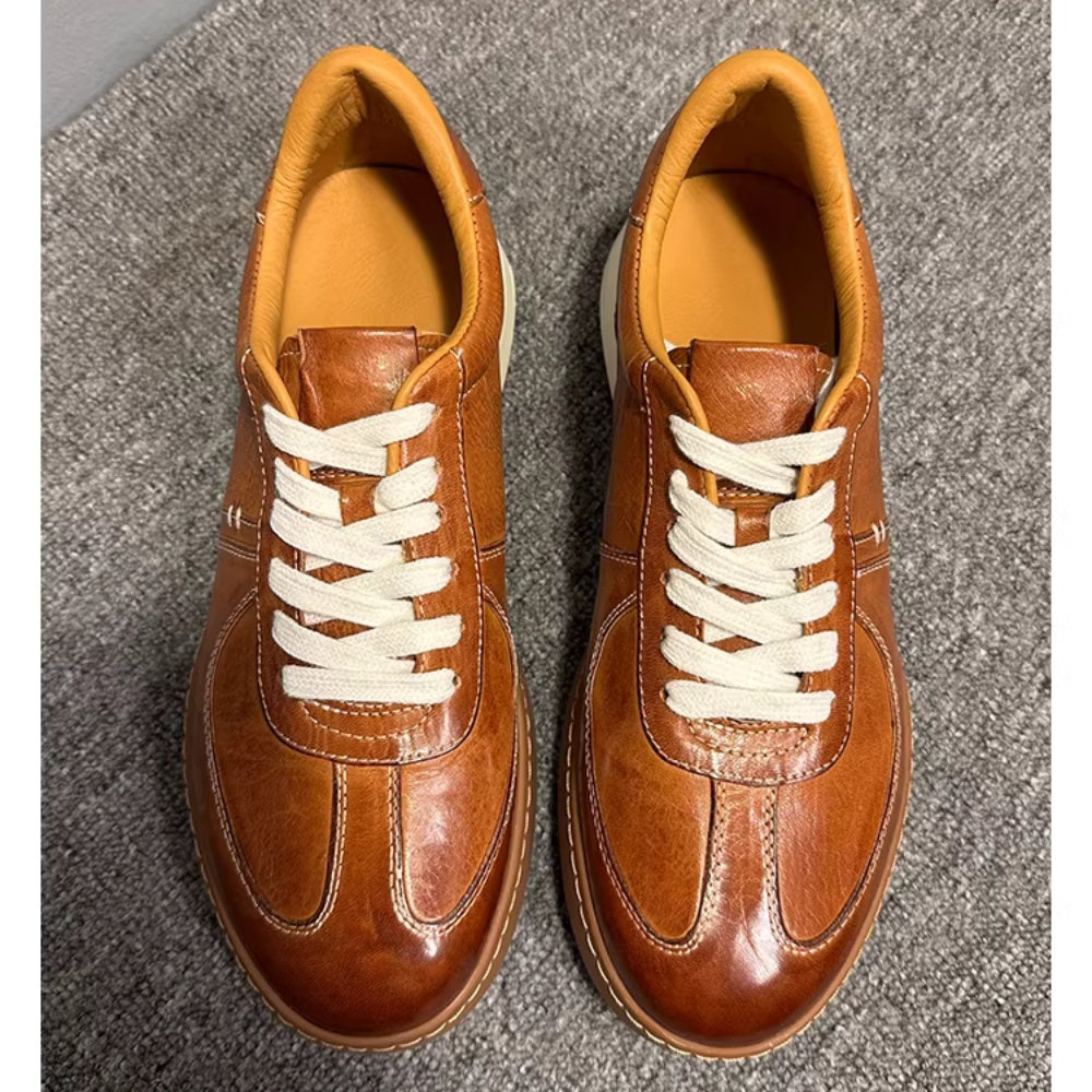 Multicolored men's sports shoes, lightweight and versatile, are high-end casual sports shoes.