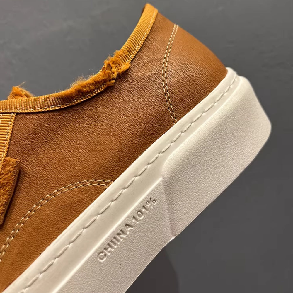 This new model of casual sports shoes features a thick leather sole and a genuine leather upper.