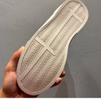 This new model of casual sports shoes features a thick leather sole and a genuine leather upper.