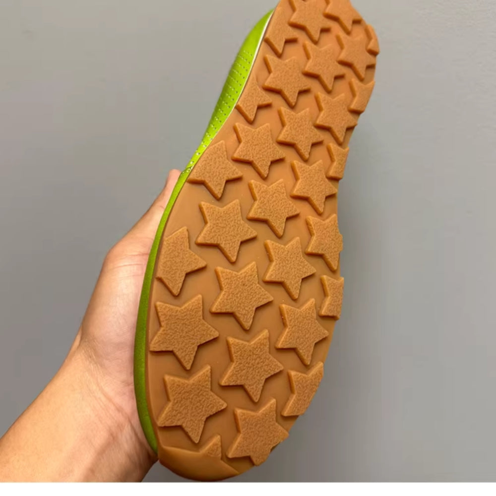 Top-quality genuine leather sports shoes, breathable casual shoes. Soft sole, made of pure leather.