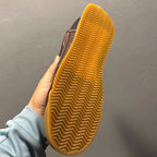 Comfortable and soft interior men's training shoes. Leather sole sports casual shoes.