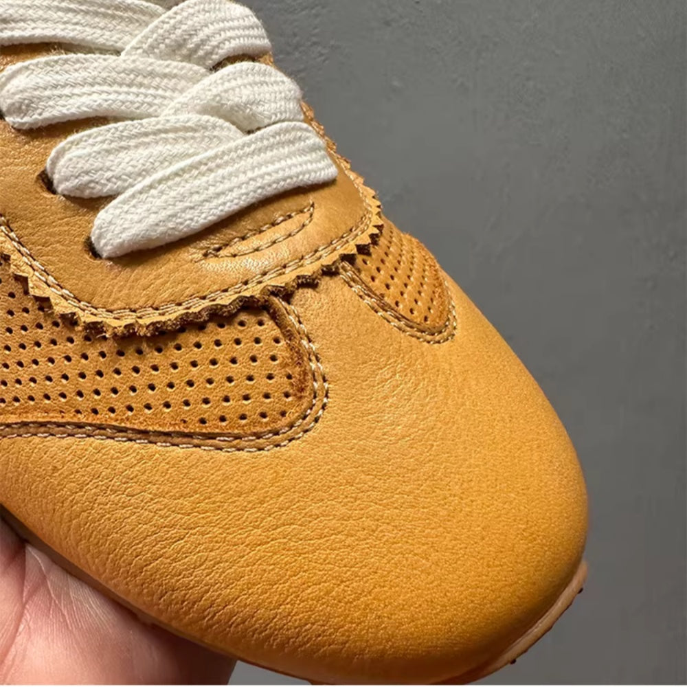 Men's leather perforated breathable shoes, with a retro and casual style, flat sole, men's style shoes