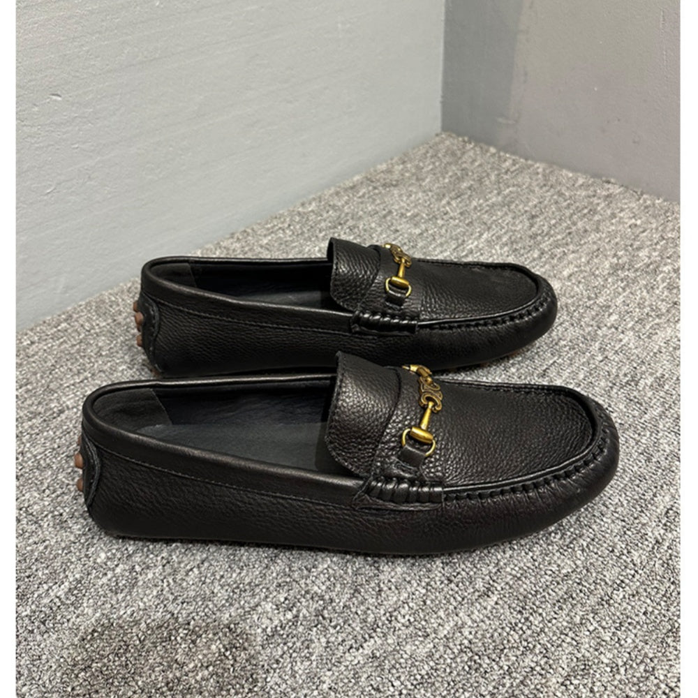 Handcrafted leather shoes by men, high-quality fashionable casual street shoes, men's footwear.