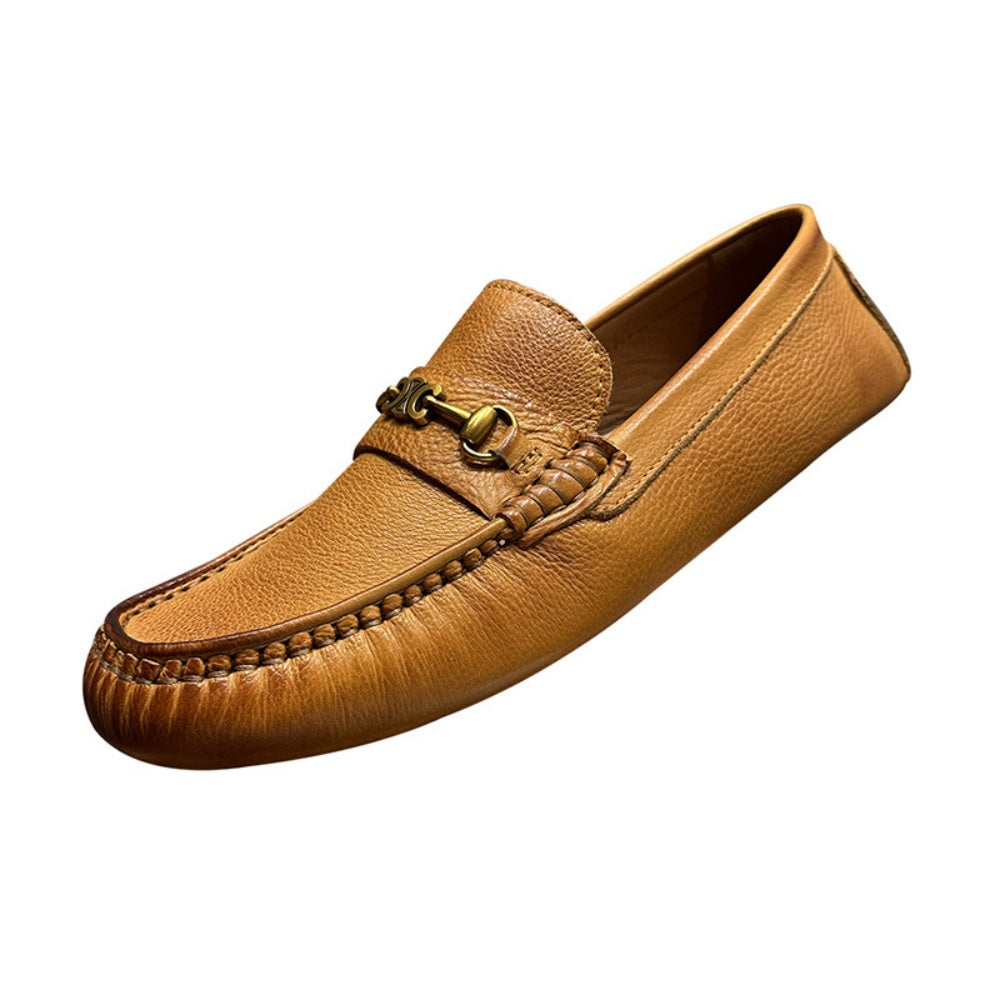 Handcrafted leather shoes by men, high-quality fashionable casual street shoes, men's footwear.