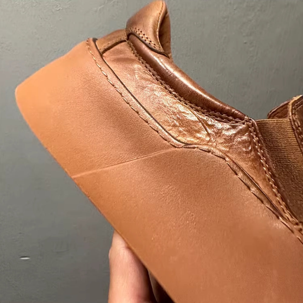 A retro-style round toe fashion casual leather shoe, equipped with a soft inner lining and a thick sole.