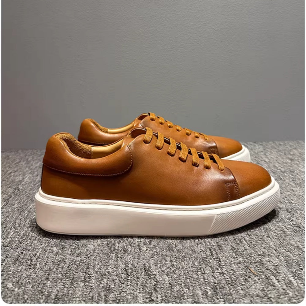 A new trendy casual shoe in a retro style, featuring lightweight and sturdy height-increasing features