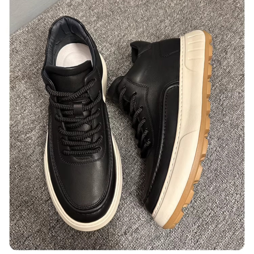 A brand-new, durable and casual leather high-top sports shoes, made of canvas material with a thick sole.