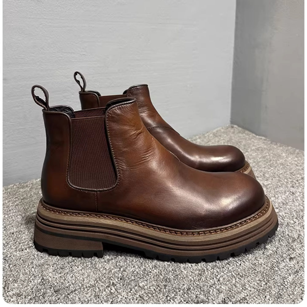 Men's leather Chelsea boots, with thick soles and a fully enclosed upper, a casual high-top style