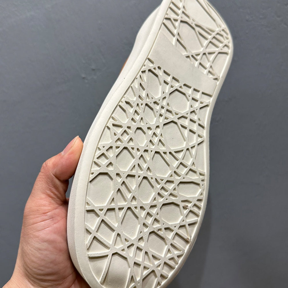 New men's high-quality leather casual loafers. Made of genuine leather. Shoes with a thick sole design.