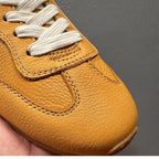 The new leather perforated men's retro training shoes are suitable for light and active wearing needs.