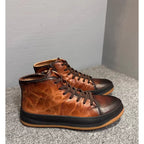 This retro high-top leather men's shoe is made of genuine leather and is both comfortable and casual.