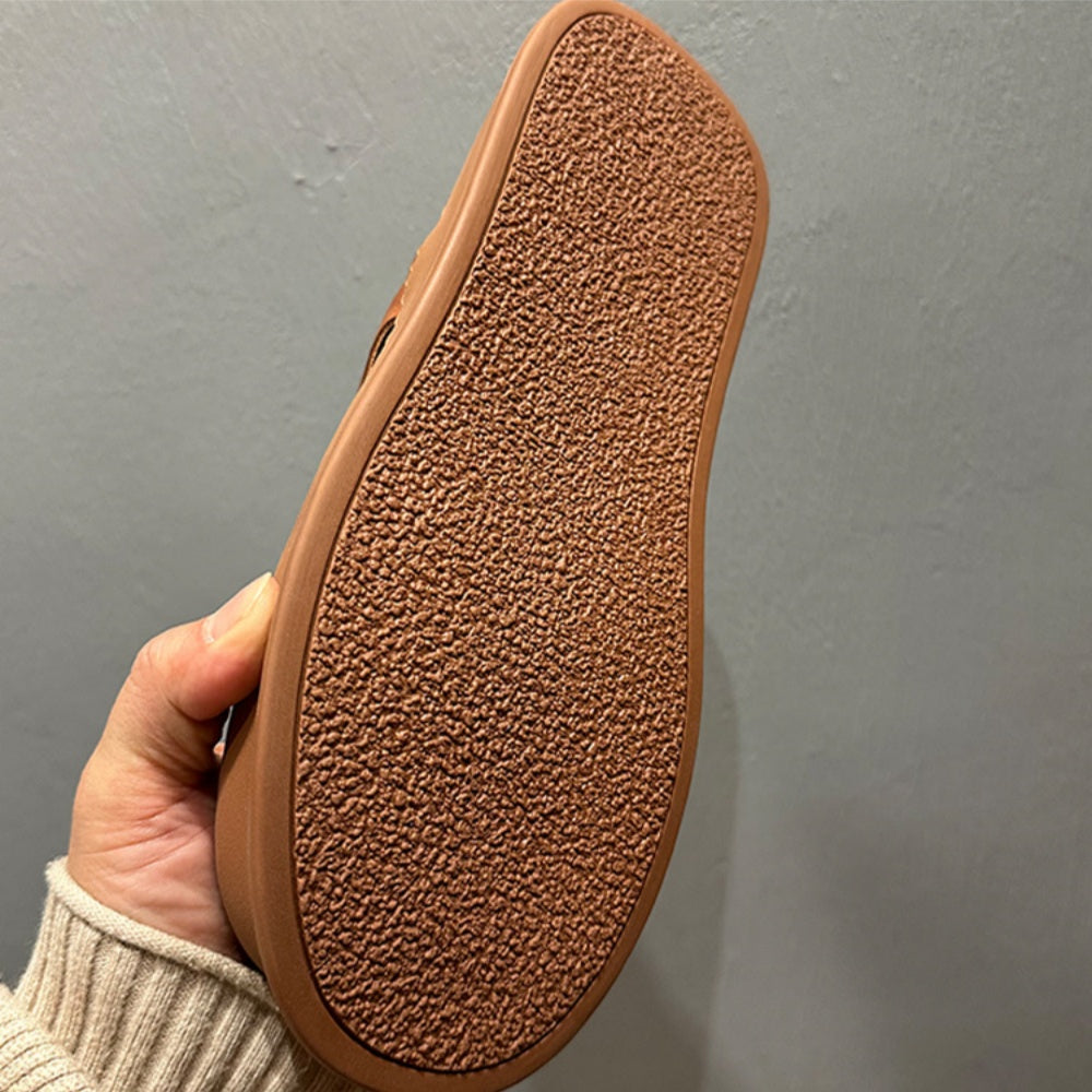 Retro casual shoes with thick soles; high-quality leather shoes specially designed for men.