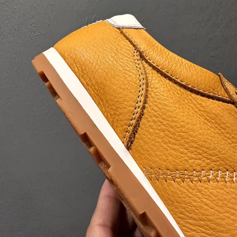 The new leather perforated men's retro training shoes are suitable for light and active wearing needs.