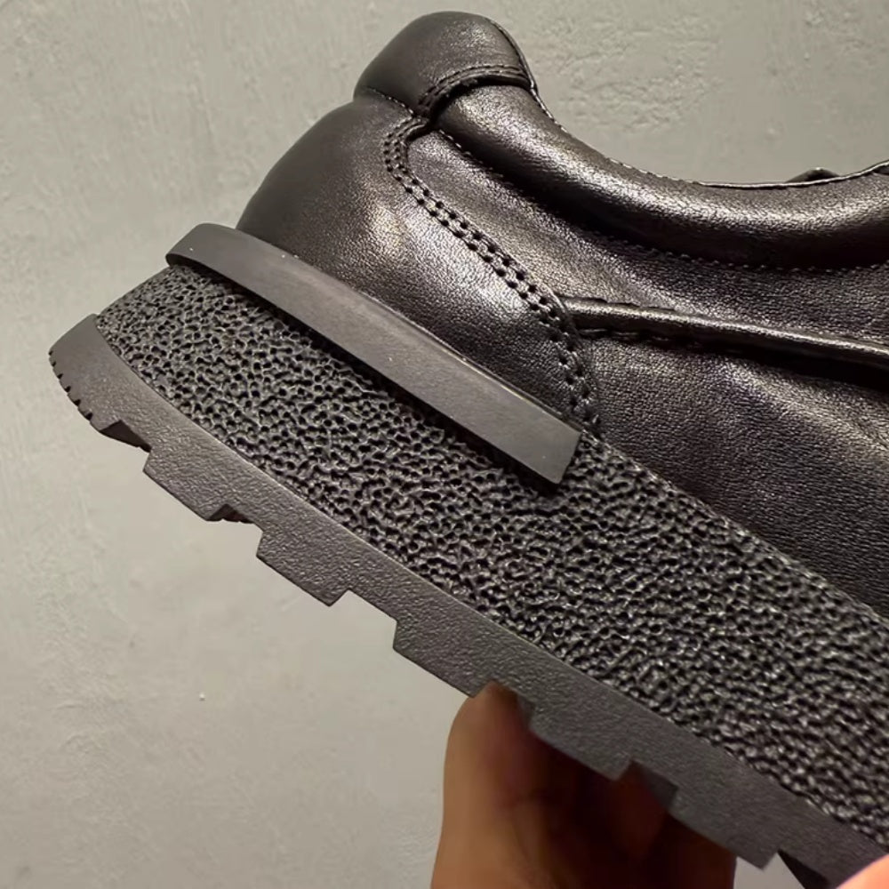 Men's boots combine both fashionable and retro styles, and they are also casual and sporty shoes.