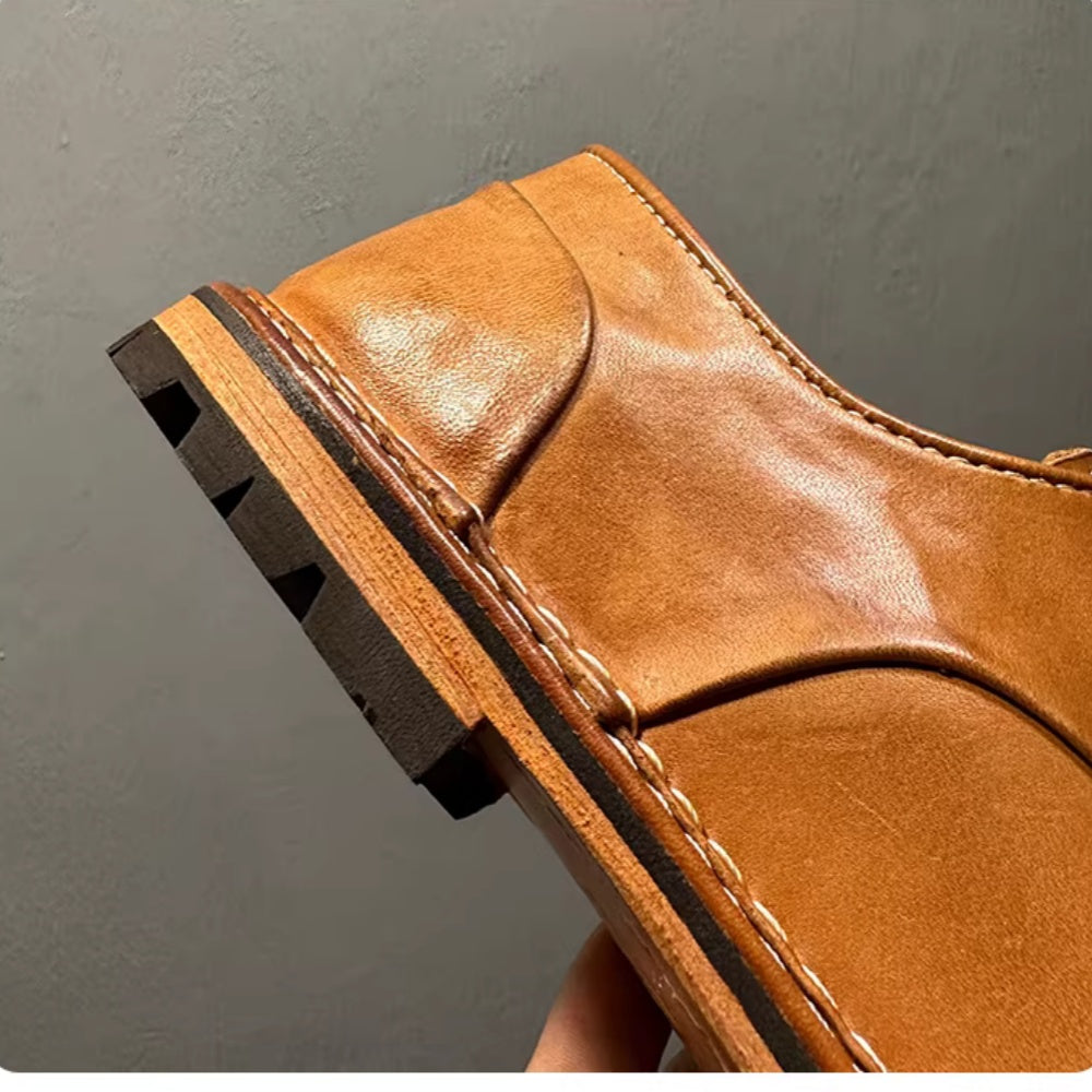 Handmade Derby shoes with leather laces. A casual leather shoe style, with a soft and breathable upper.