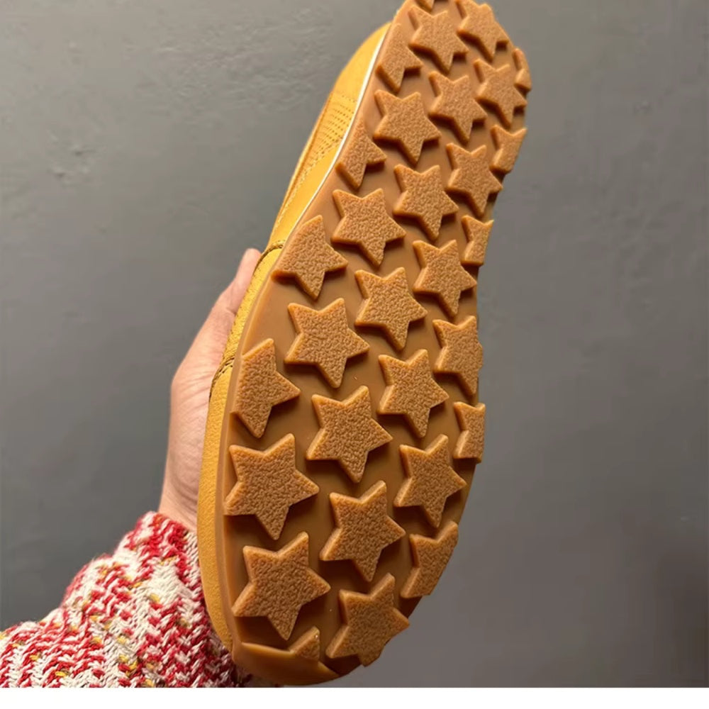 Men's leather perforated breathable shoes, with a retro and casual style, flat sole, men's style shoes