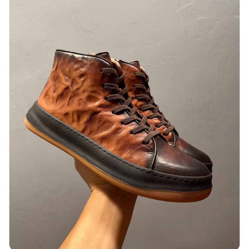 This retro high-top leather men's shoe is made of genuine leather and is both comfortable and casual.