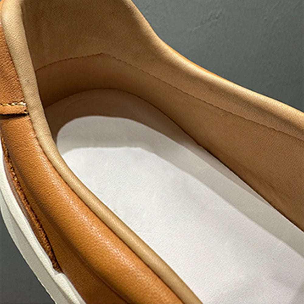 New men's high-quality leather casual loafers. Made of genuine leather. Shoes with a thick sole design.