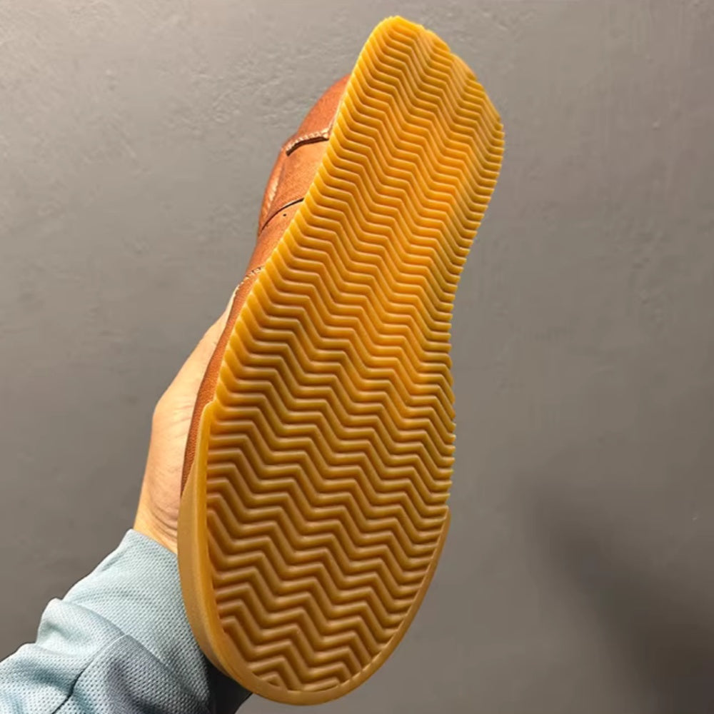 Men's retro leather training shoes, in a sports shoe style, with a retro and lightweight design