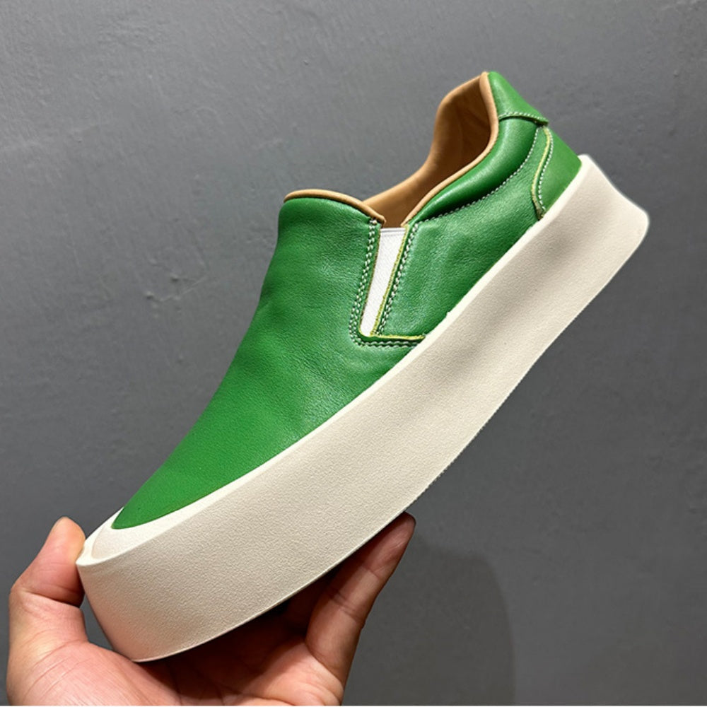 New men's high-quality leather casual loafers. Made of genuine leather. Shoes with a thick sole design.