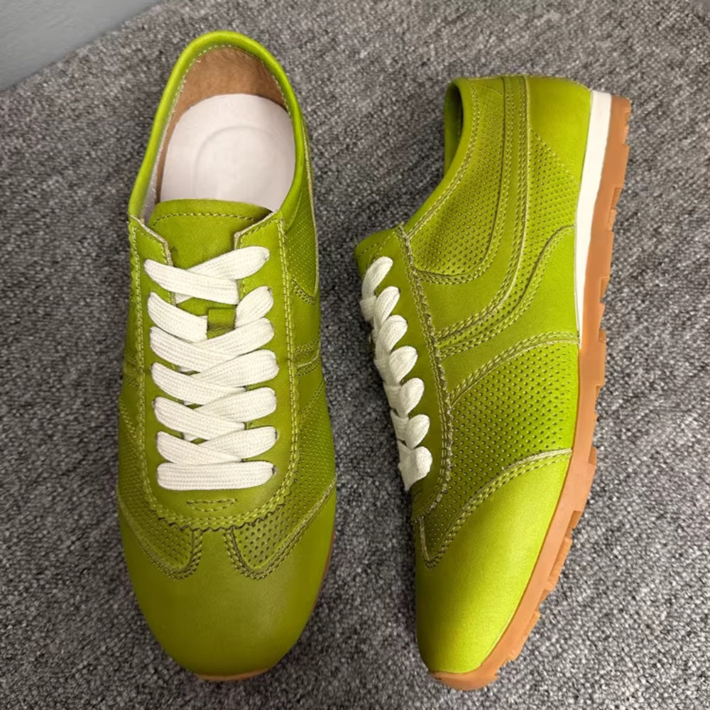 Men's leather perforated breathable shoes, with a retro and casual style, flat sole, men's style shoes