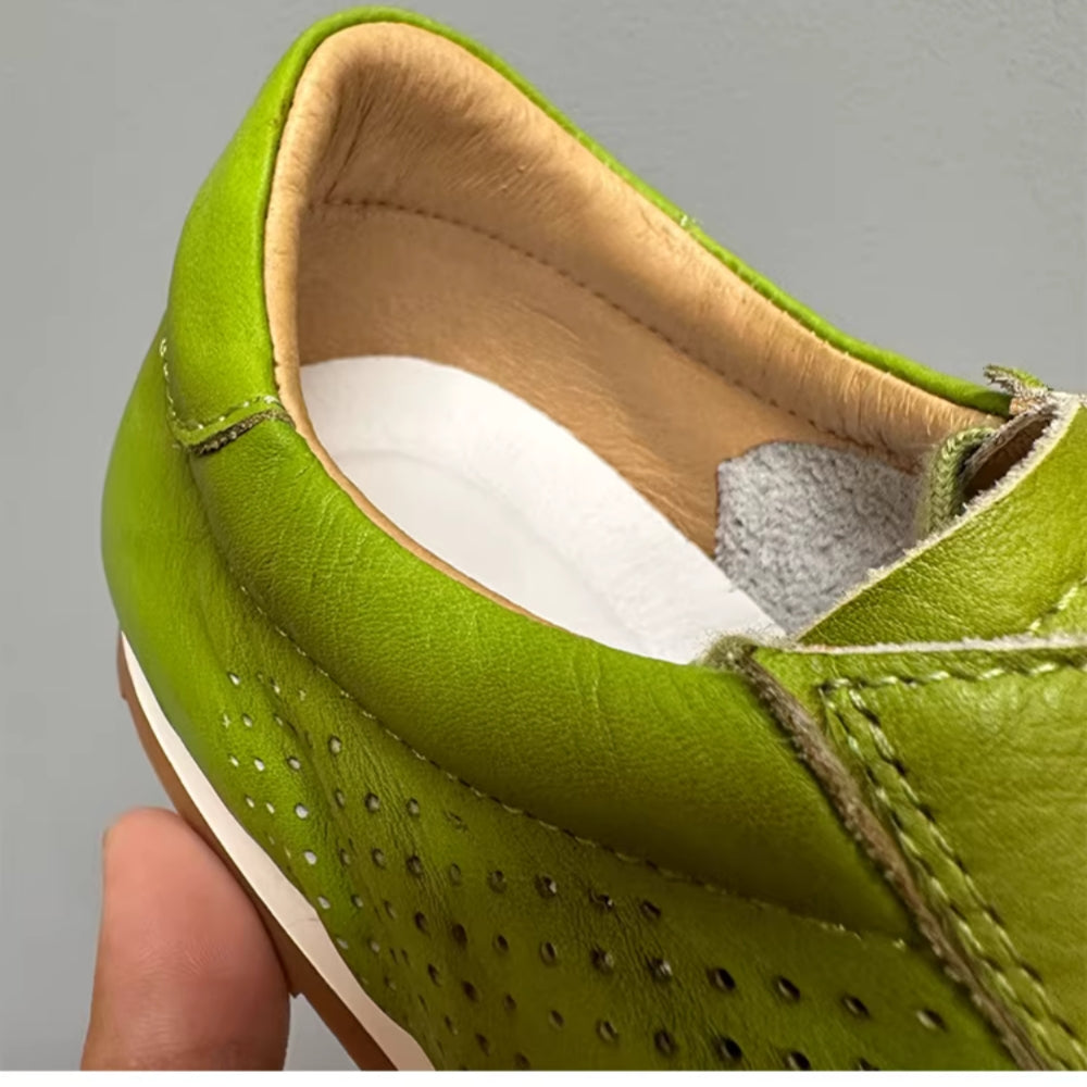 Top-quality genuine leather sports shoes, breathable casual shoes. Soft sole, made of pure leather.