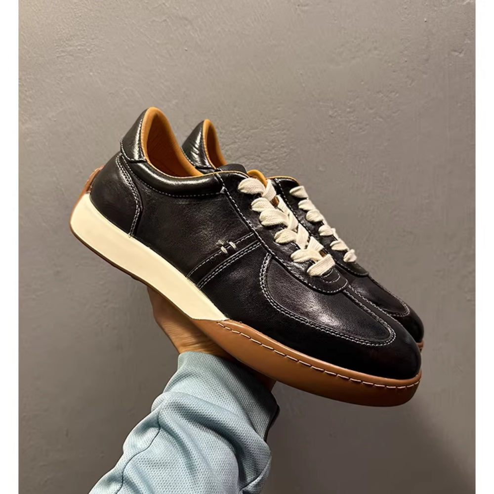 Multicolored men's sports shoes, lightweight and versatile, are high-end casual sports shoes.