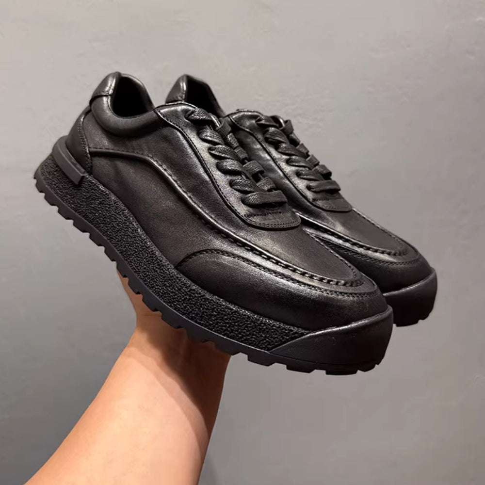 Men's boots combine both fashionable and retro styles, and they are also casual and sporty shoes.