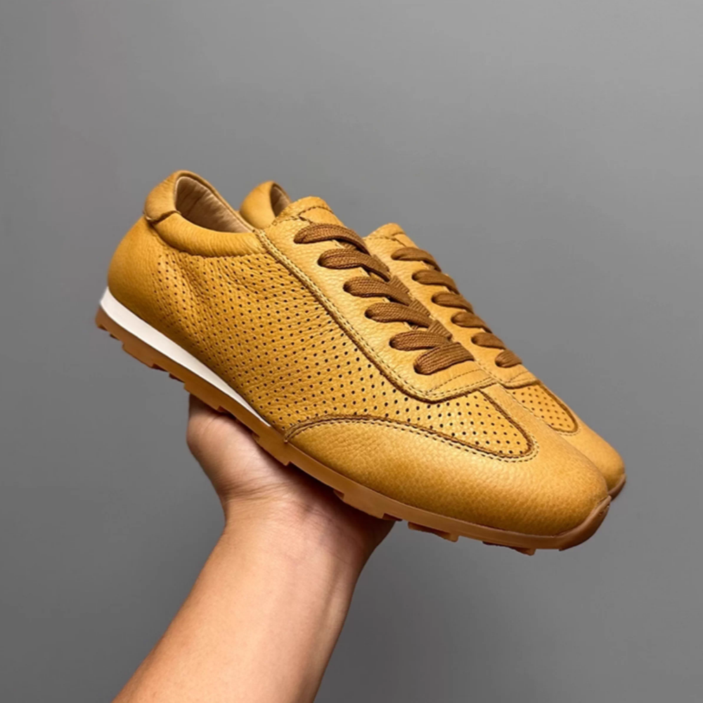 Top-quality genuine leather sports shoes, breathable casual shoes. Soft sole, made of pure leather.