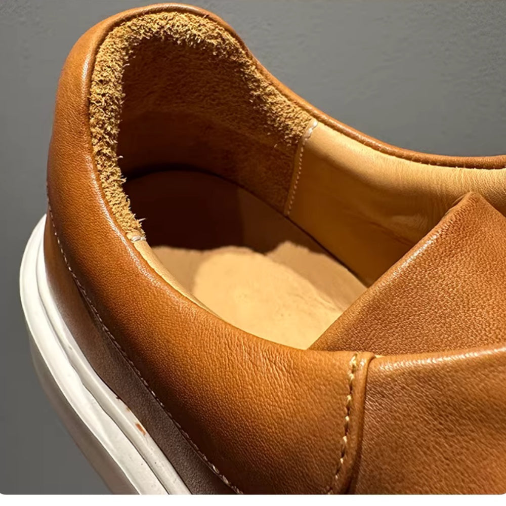 A new trendy casual shoe in a retro style, featuring lightweight and sturdy height-increasing features